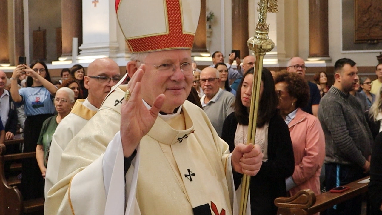 Missa do Crisma reúne mais de 200 padres e fiéis na Catedral Metropolitana de Porto Alegre