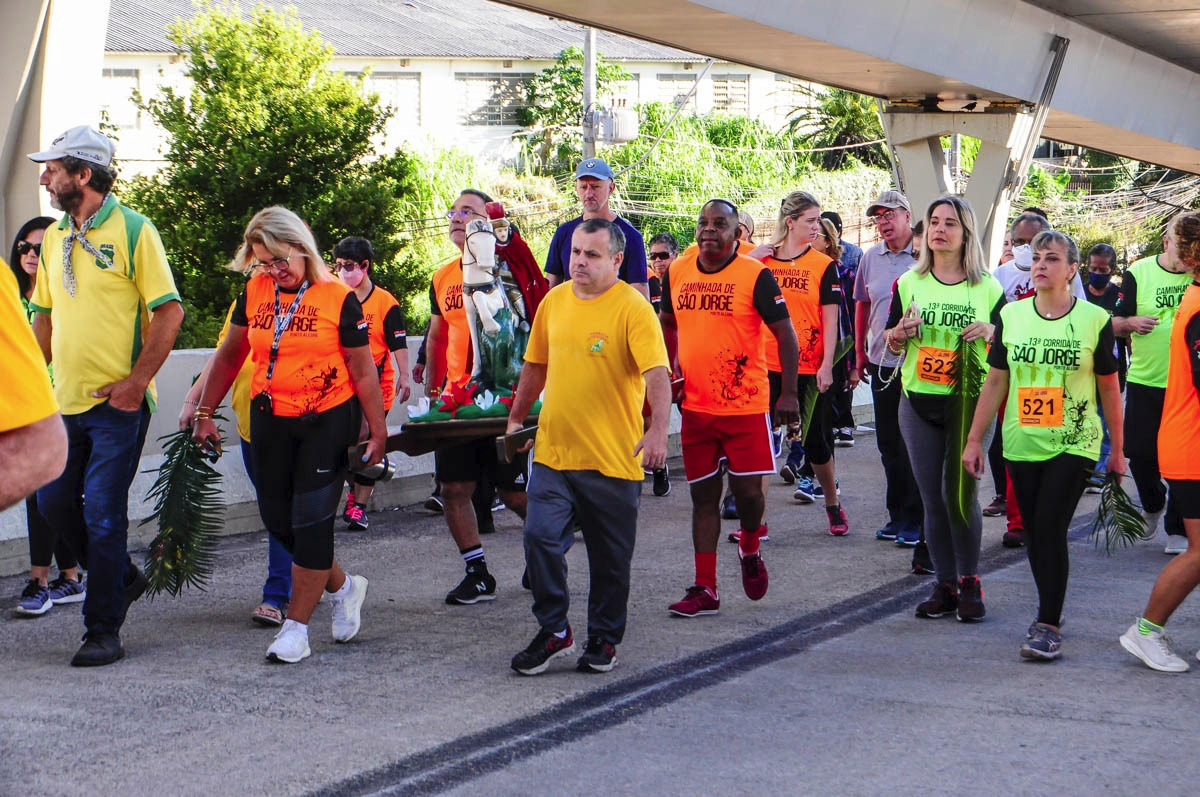 Corrida de São Jorge marca abertura da festa do padroeiro