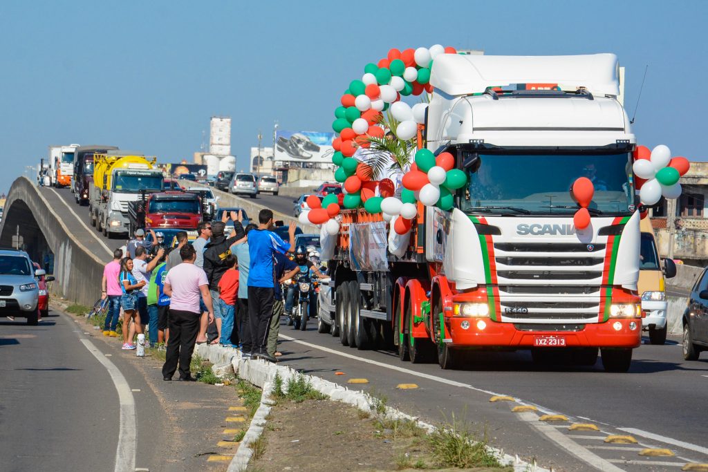 Padroeiro dos motoristas, procissão de São Cristóvão mobiliza fiéis no domingo