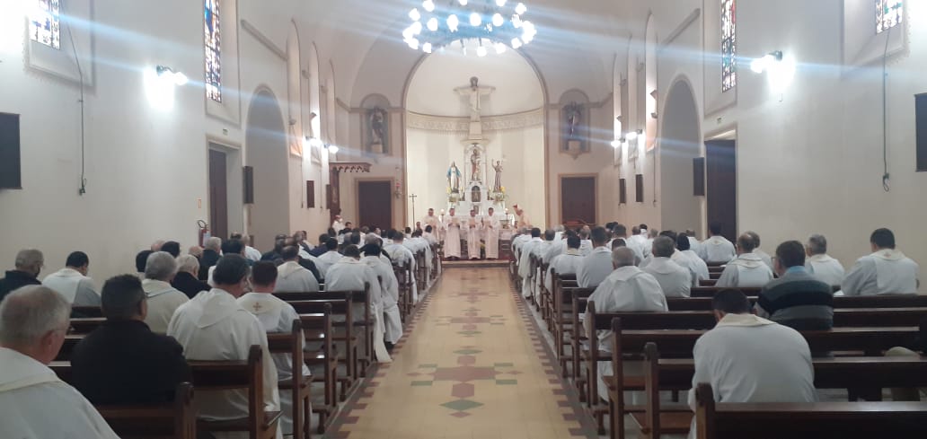Presbíteros da Arquidiocese participam de confraternização pelo Dia do Padre