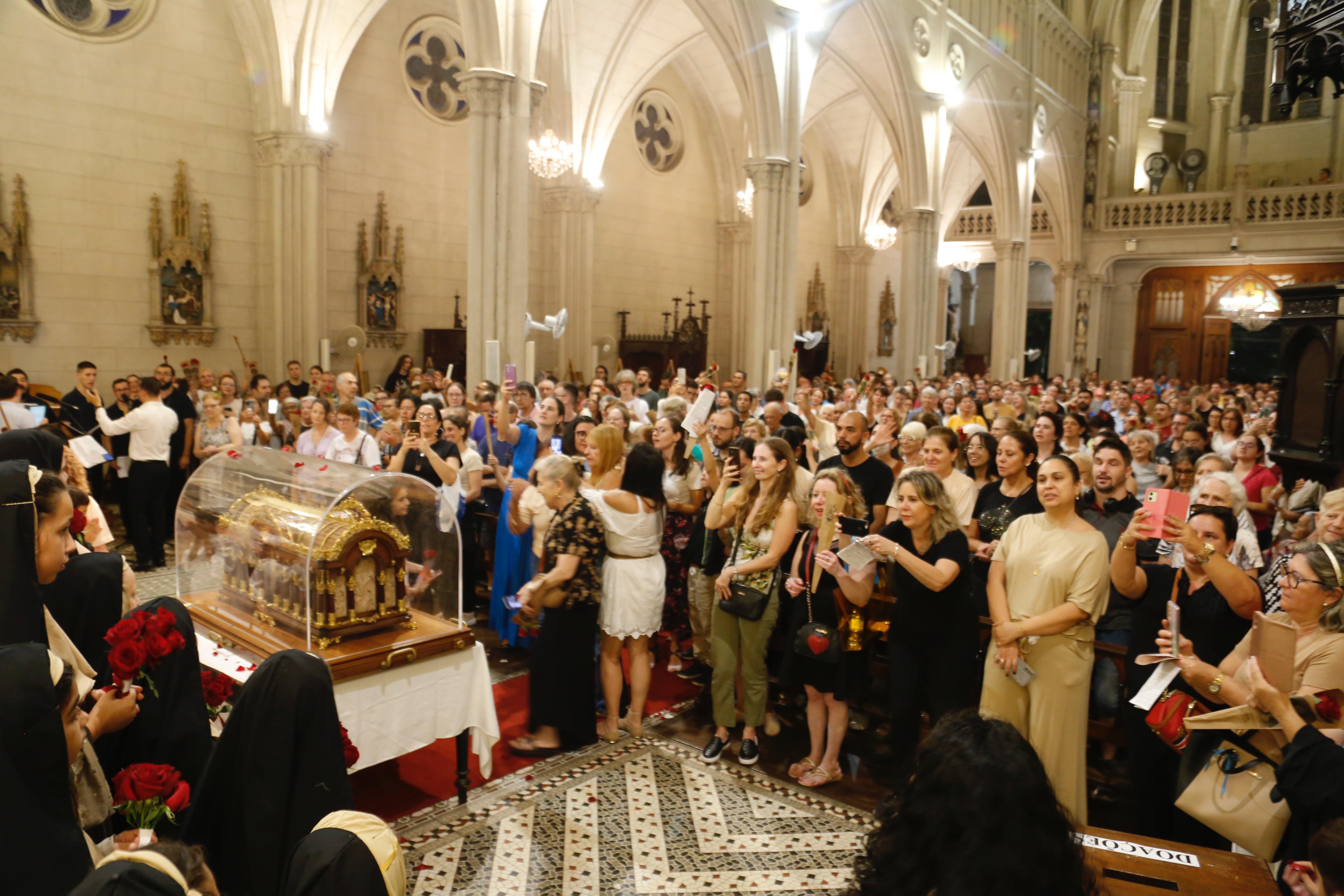 Relíquias de Santa Teresinha mobilizam fiéis na Arquidiocese
