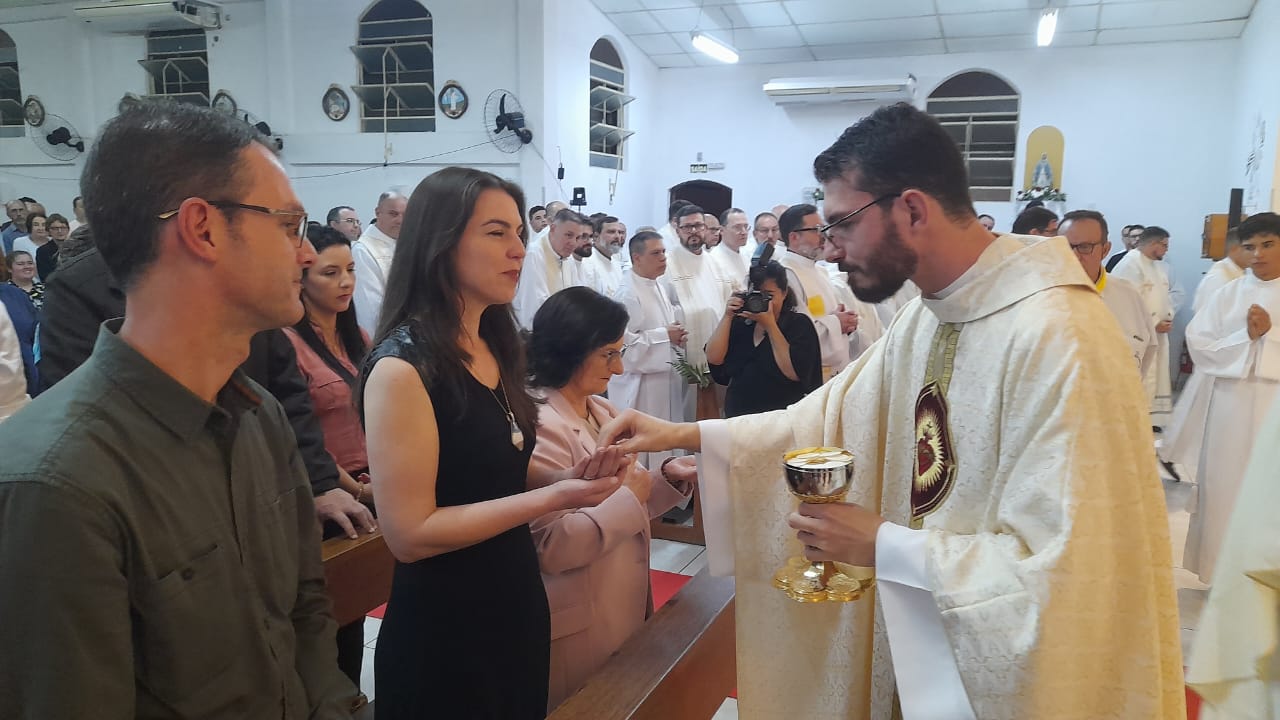 Padre Marto Vilaza é ordenado na paróquia Santa Hedviges