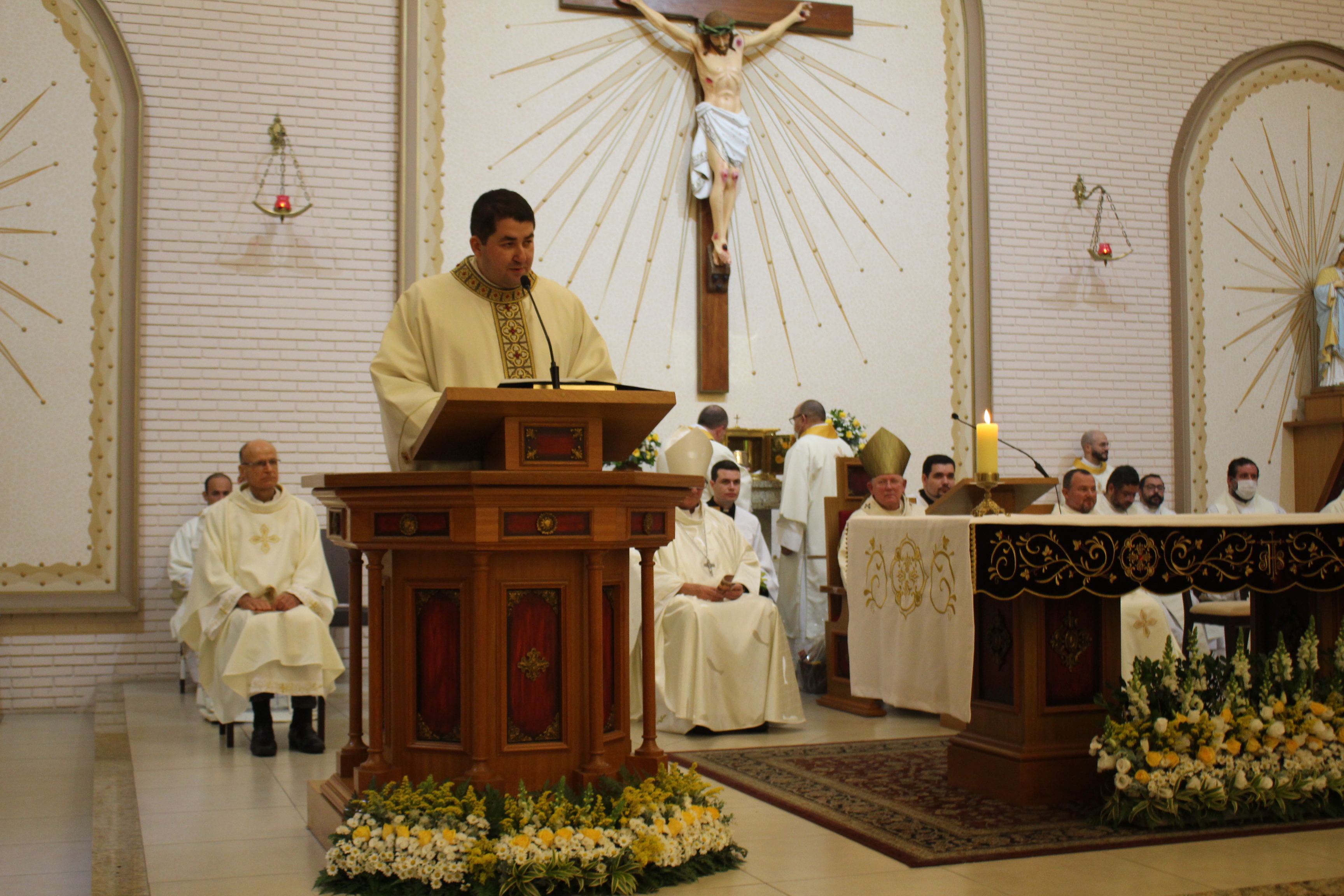 Arquidiocese em festa: padre Charles Kermaunar é ordenado no Santuário São Cristóvão