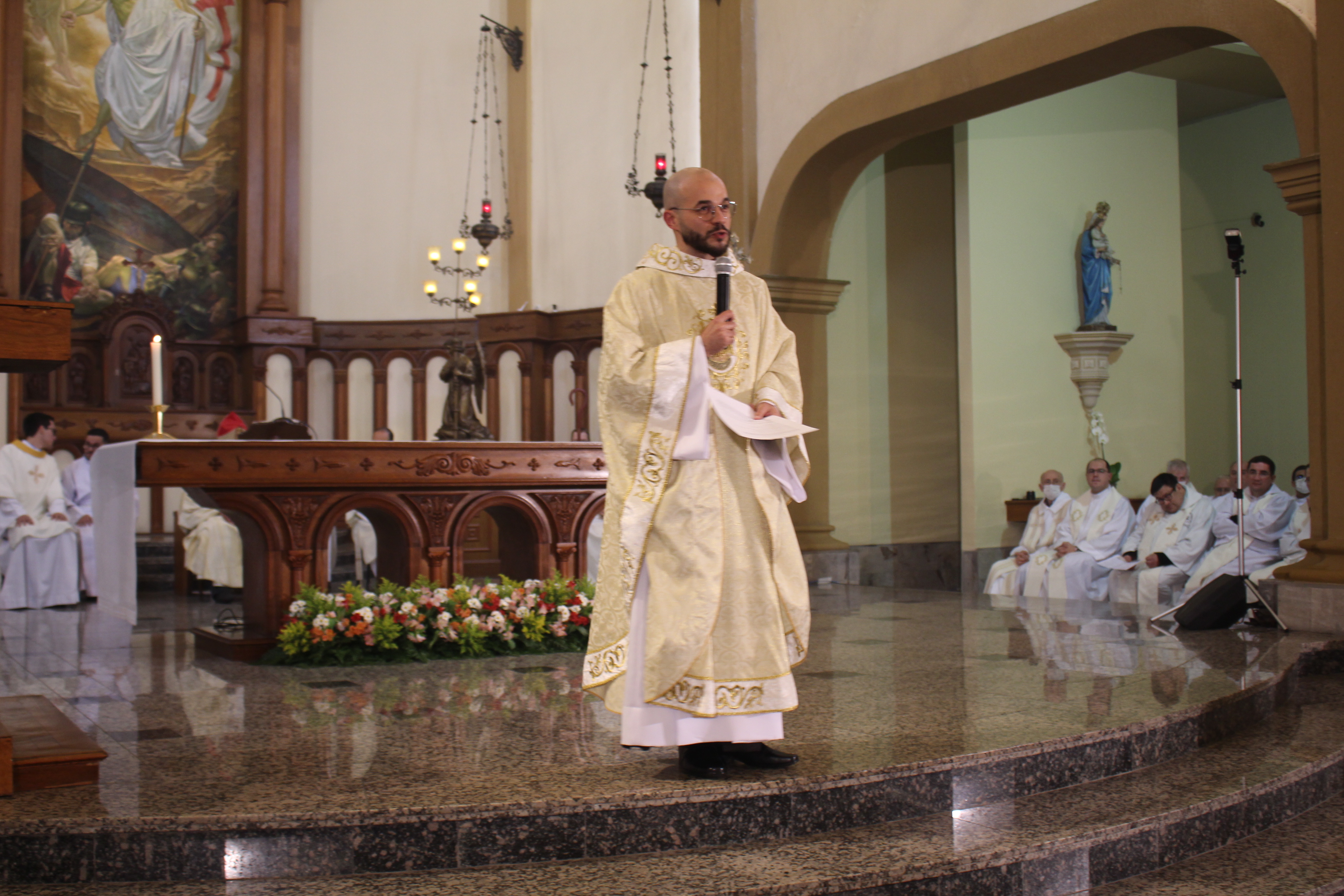 Arquidiocese em festa pela ordenação presbiteral do Pe. Henrique Zimmer