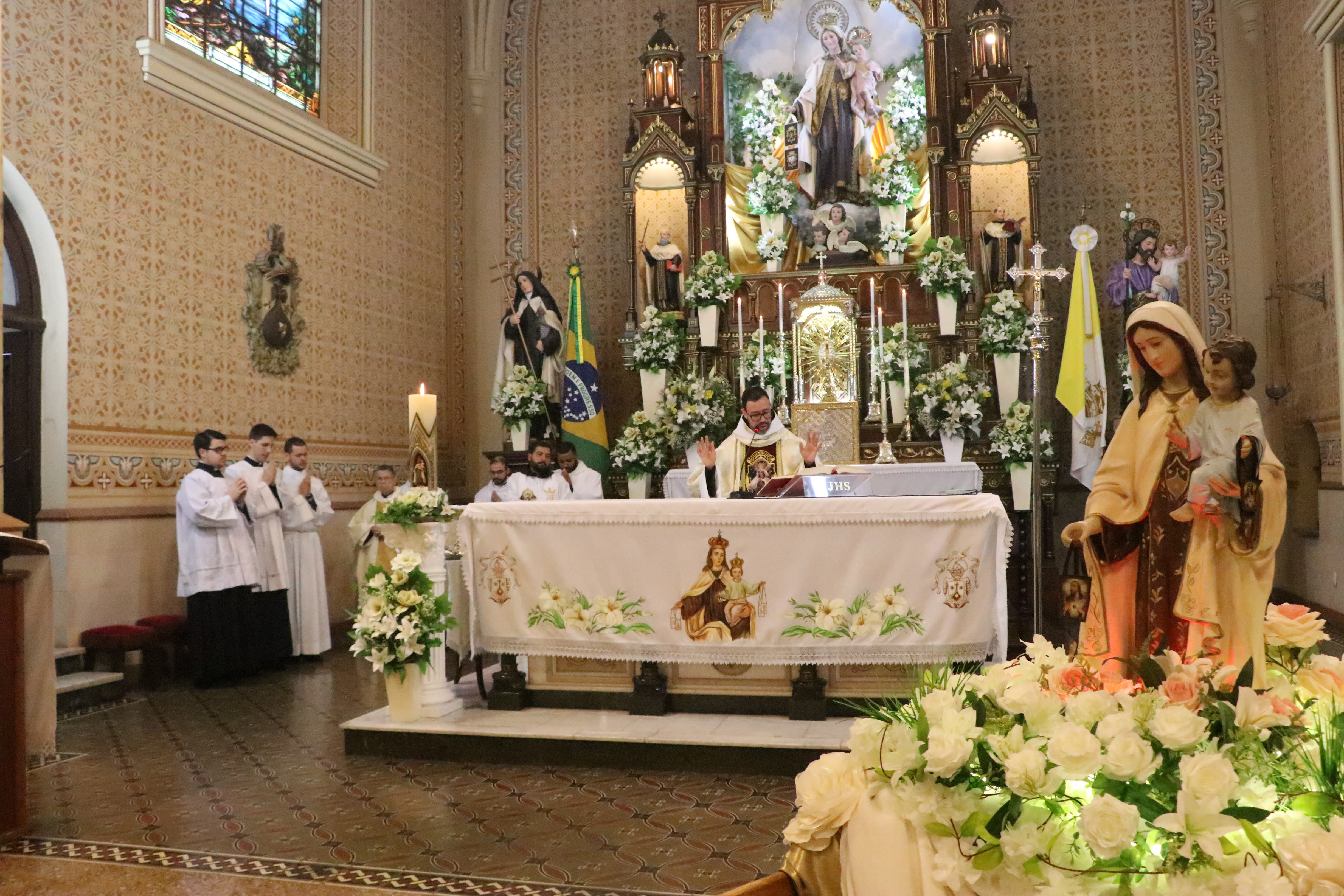 Fé e devoção marcam a Solenidade de Nossa Senhora do Carmo no Mosteiro em Porto Alegre