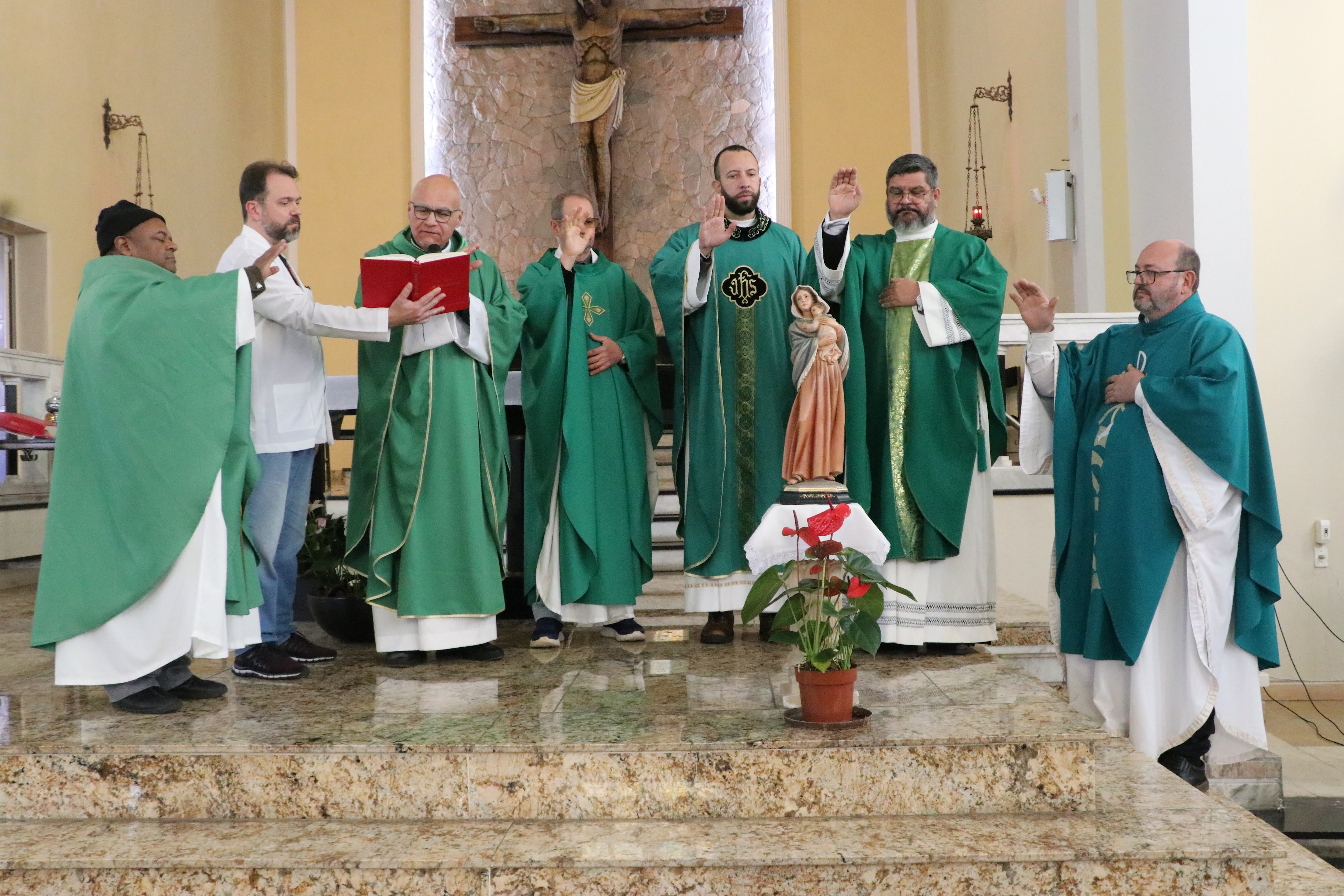 Paróquia Nossa Senhora das Graças recebe Peregrinação do Ano Jubilar do Vicariato Episcopal da Área Sul