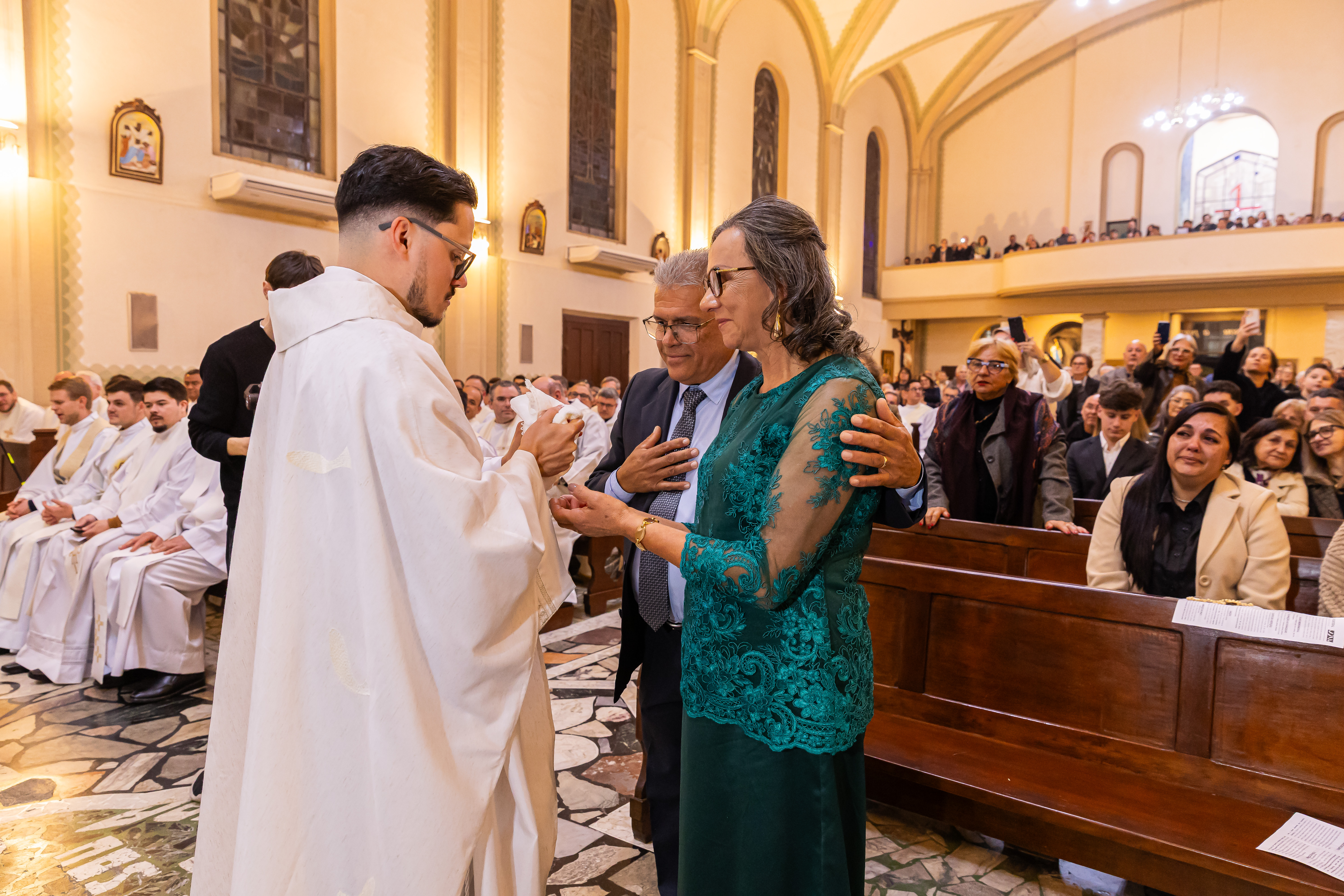 Da brincadeira de infância ao altar: a história do menino que tinha o Papa como herói e se tornou padre