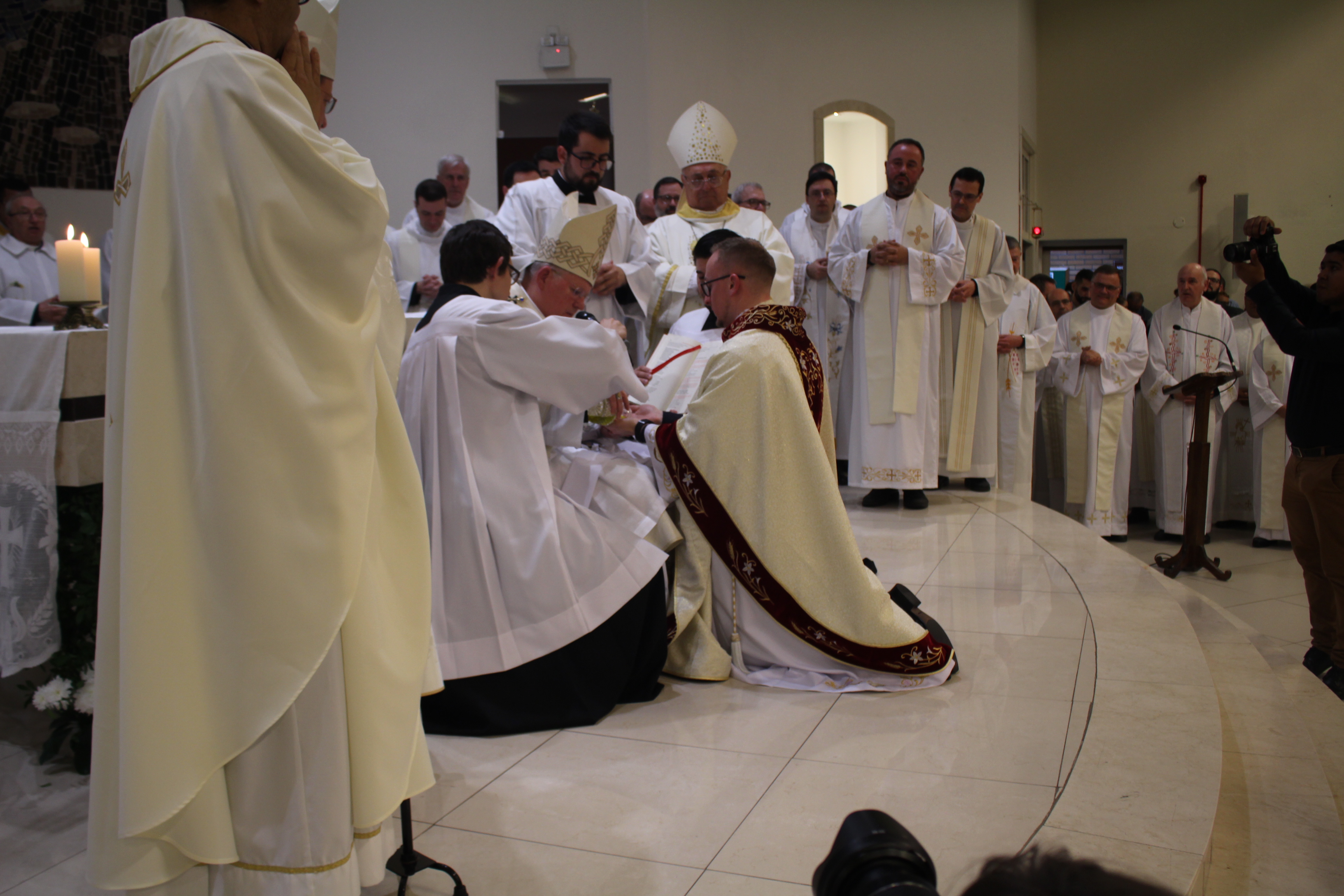 Padre Darlan Schwaab é ordenado na paróquia São Vicente Mártir