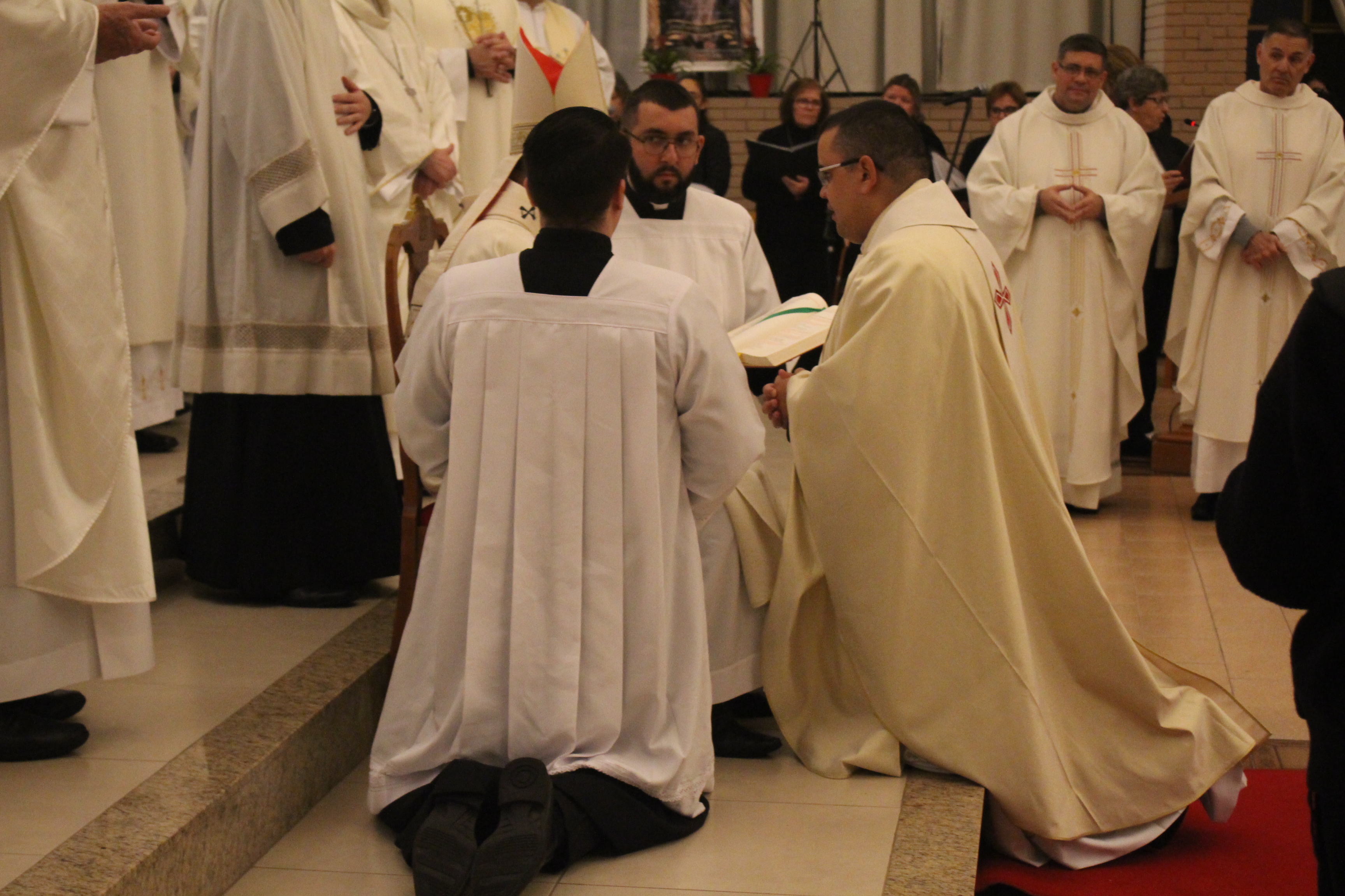 Padre Rodrigo Rubi é ordenado no Santuário São Cristóvão