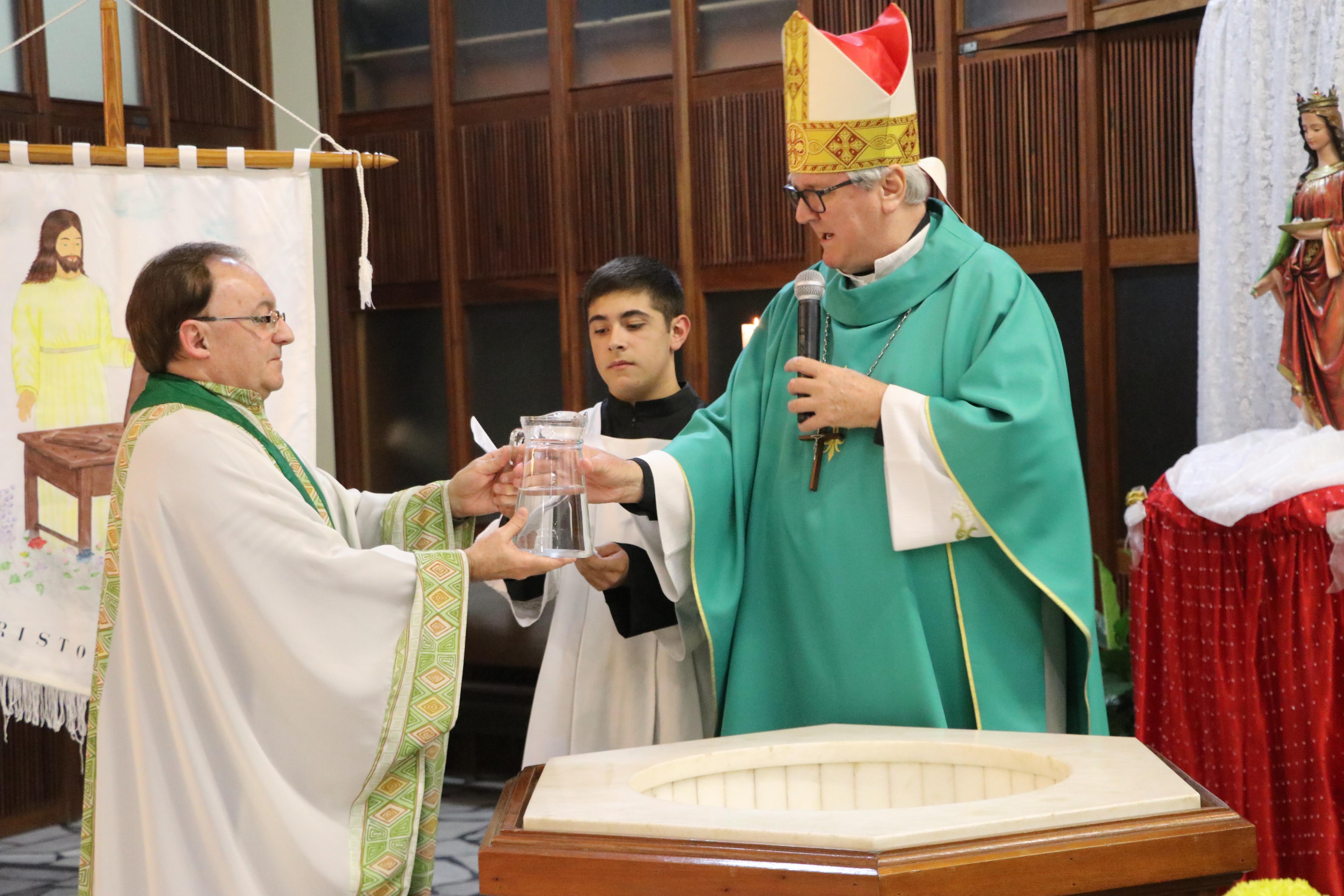 Pe. Nelcir Nazzari toma posse como pároco das paróquias Santa Luzia e Santa Cruz