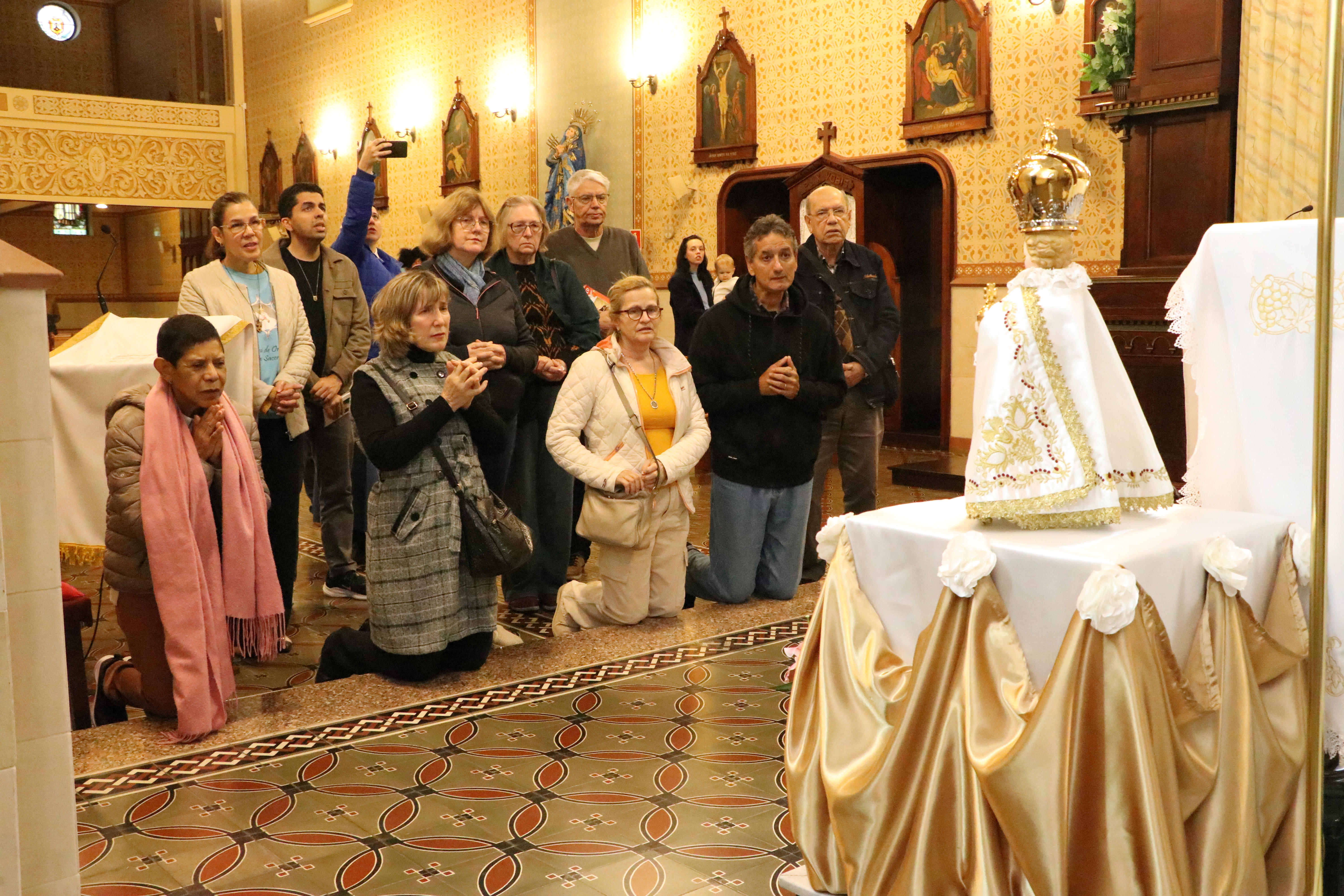 Imagem do Menino Jesus de Praga visita o Mosteiro Nossa Senhora do Carmo em Porto Alegre
