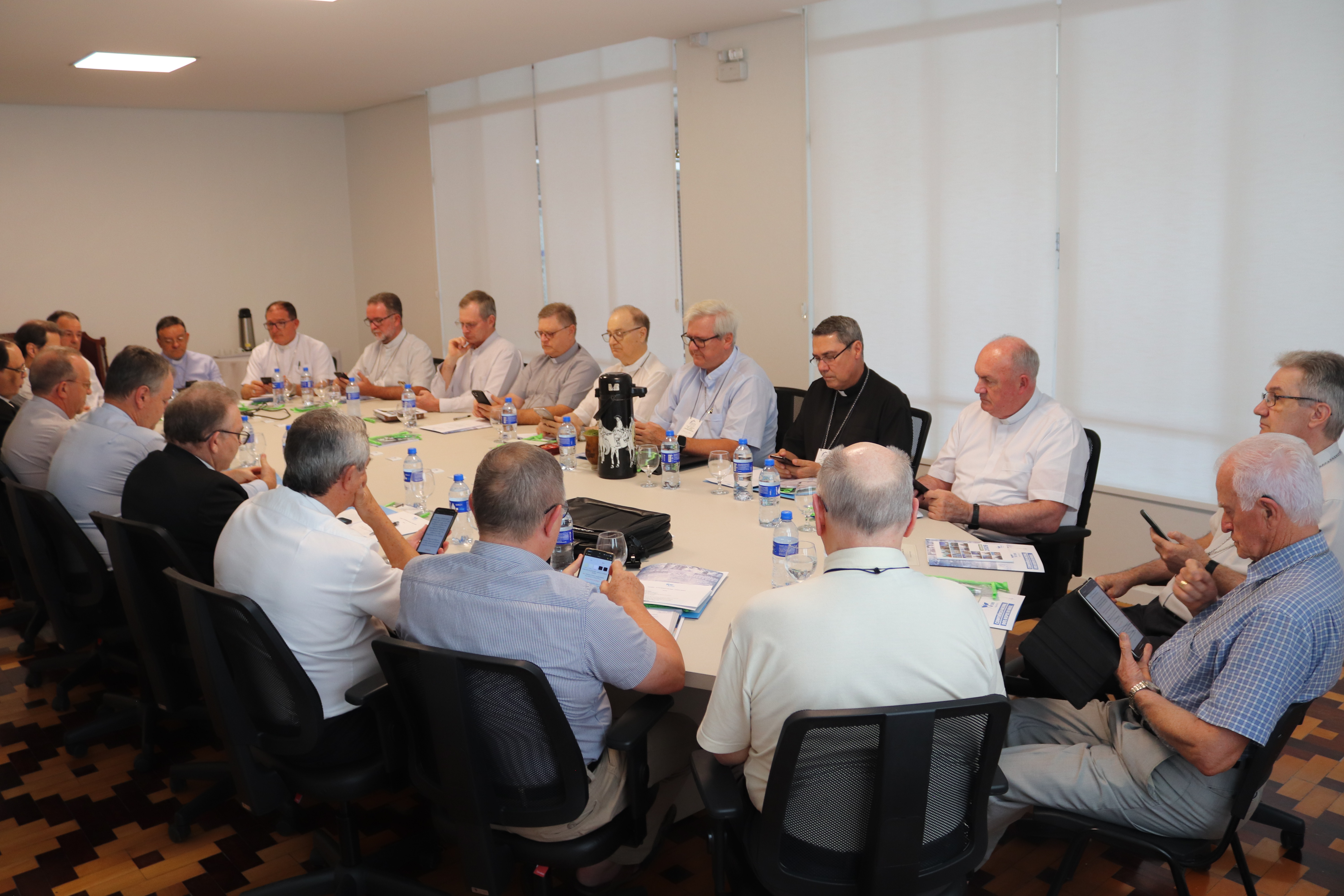 Arquidiocese de Porto Alegre marca presença em encontro do CONSER  e reunião do CRAE