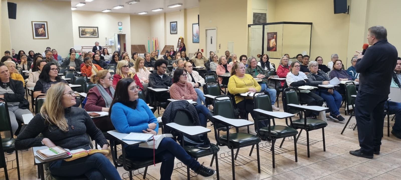 Mês da Bíblia: Catequistas participam de formação com teólogo Matthias Grenzer