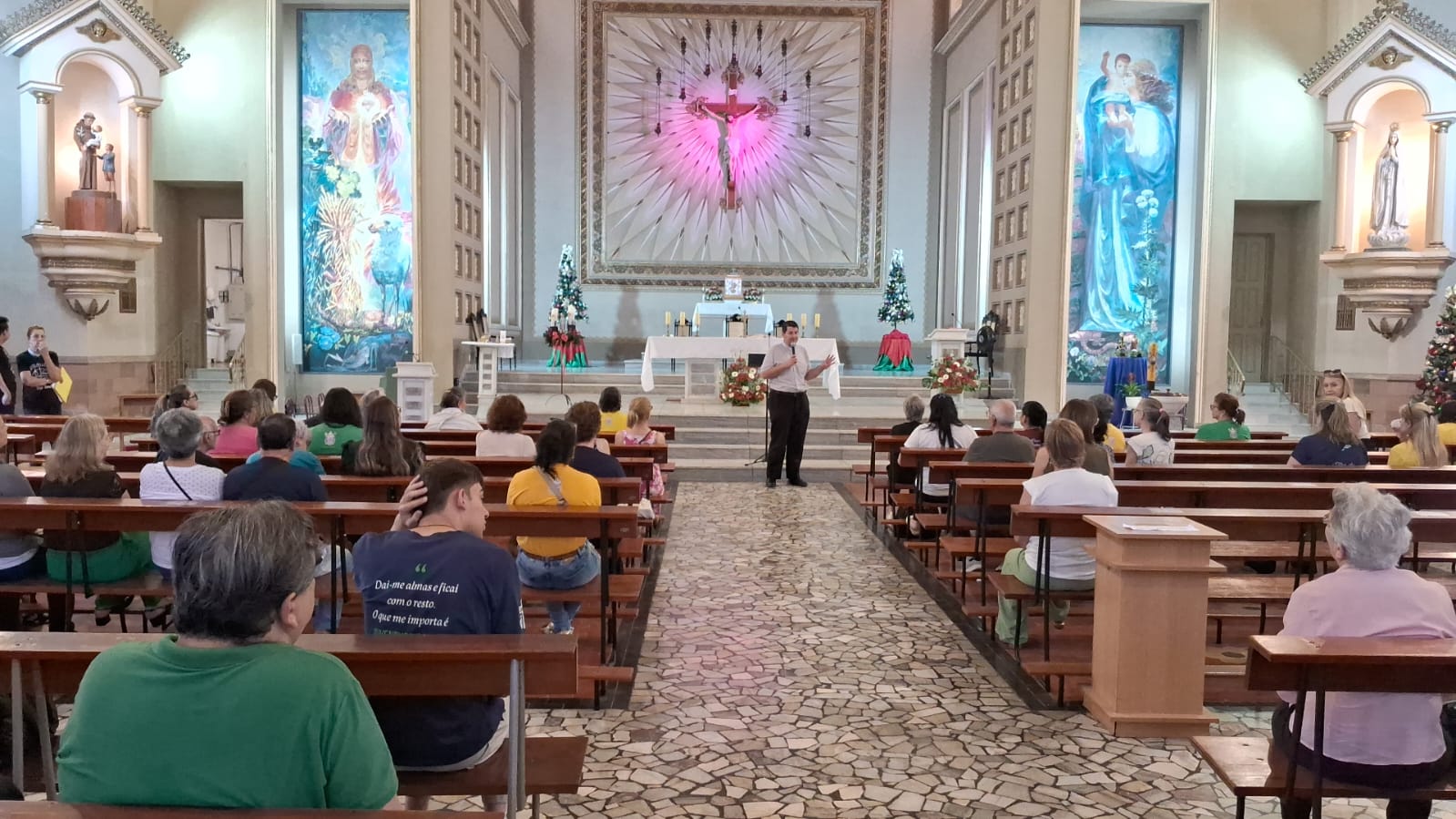 Retiro Arquidiocesano reforça missão catequética e reúne fiéis em quatro Vicariatos
