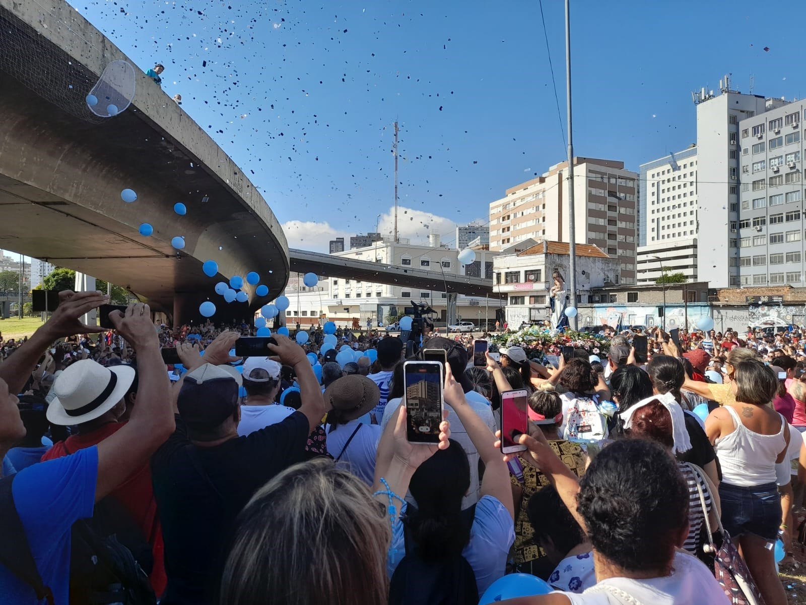 Mais de 50 mil pessoas participaram da procissão de Nossa Senhora dos Navegantes