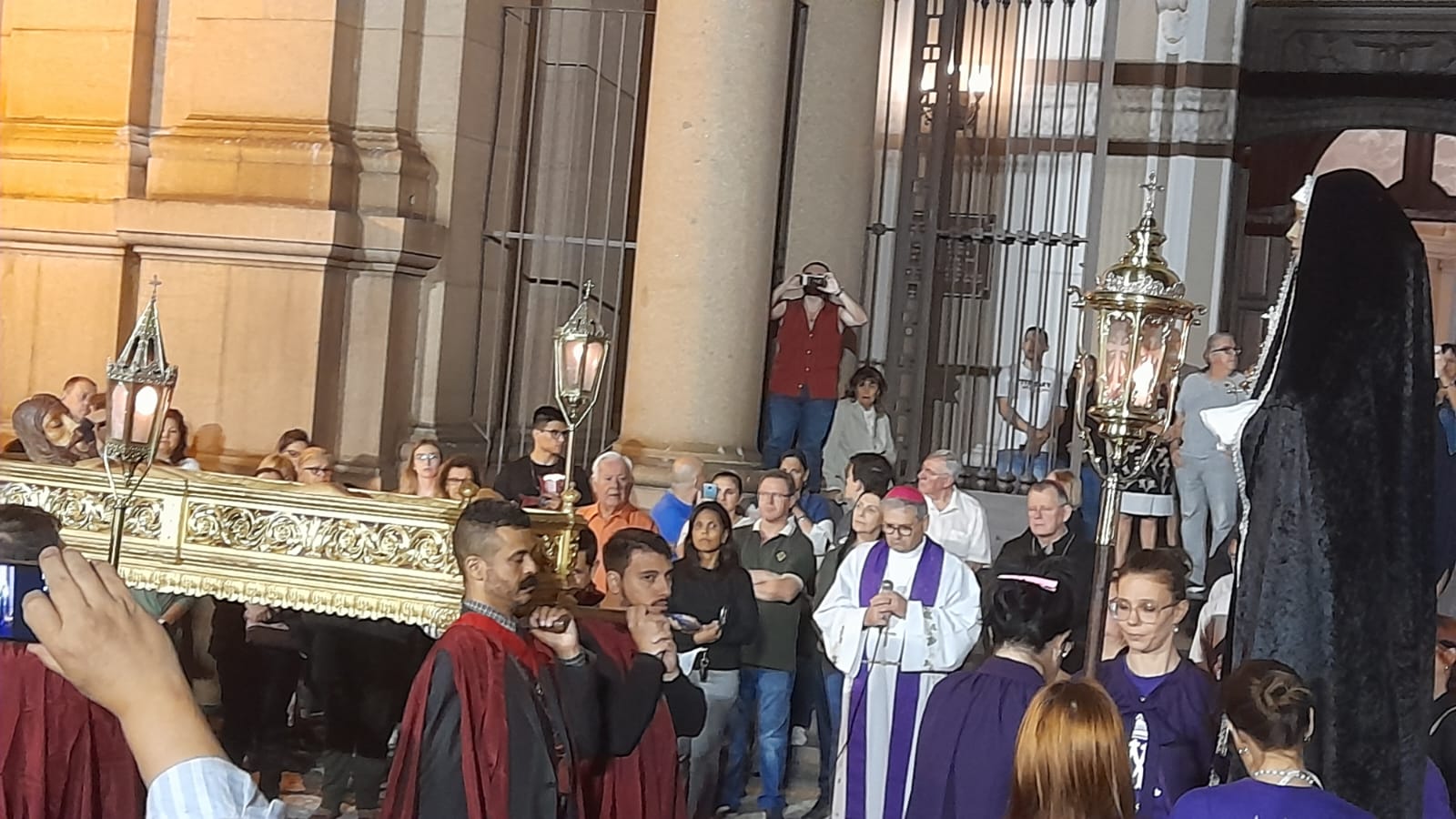 Procissão do Encontro lotou a Catedral Metropolitana
