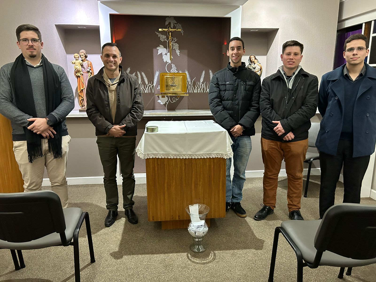 Seminaristas visitam paróquia de origem e divulgam retomada do Encontro Kairós