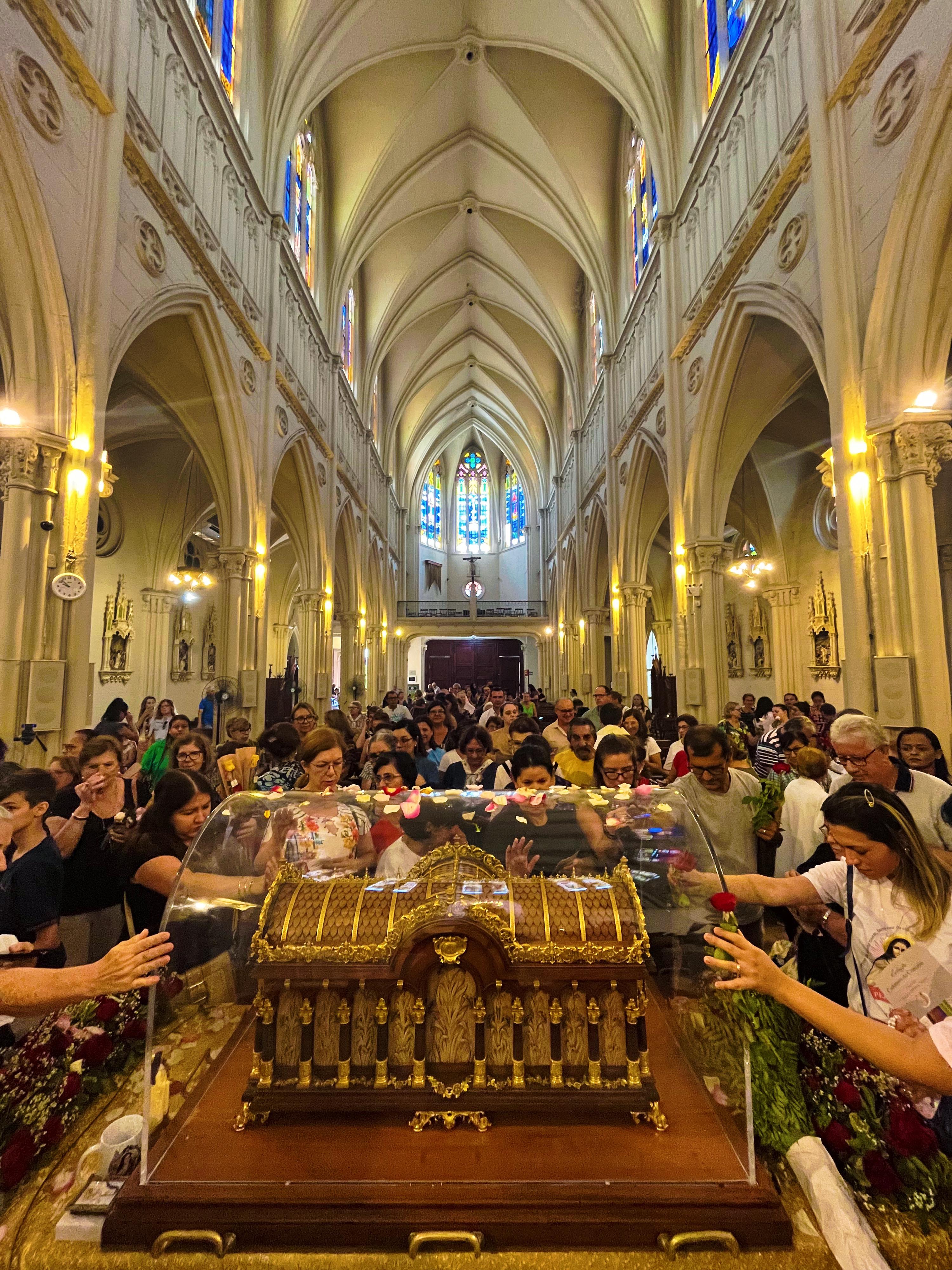Relíquias de Santa Teresinha chegam em Porto Alegre no sábado