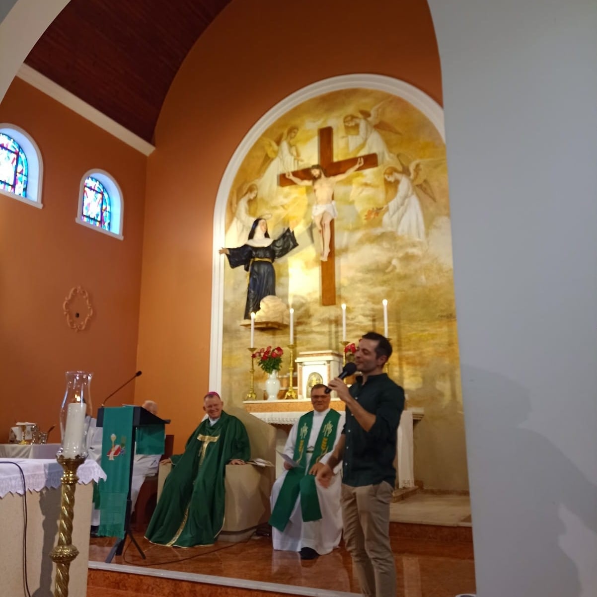 Santuário Santa Rita de Cássia apresenta nova pintura do presbitério