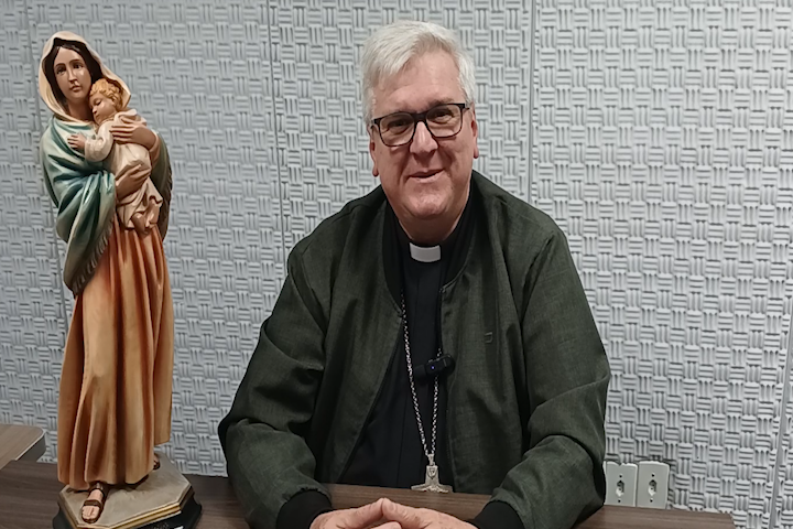 Dom Darley Kummer dirige uma palavra especial aos jovens catequistas