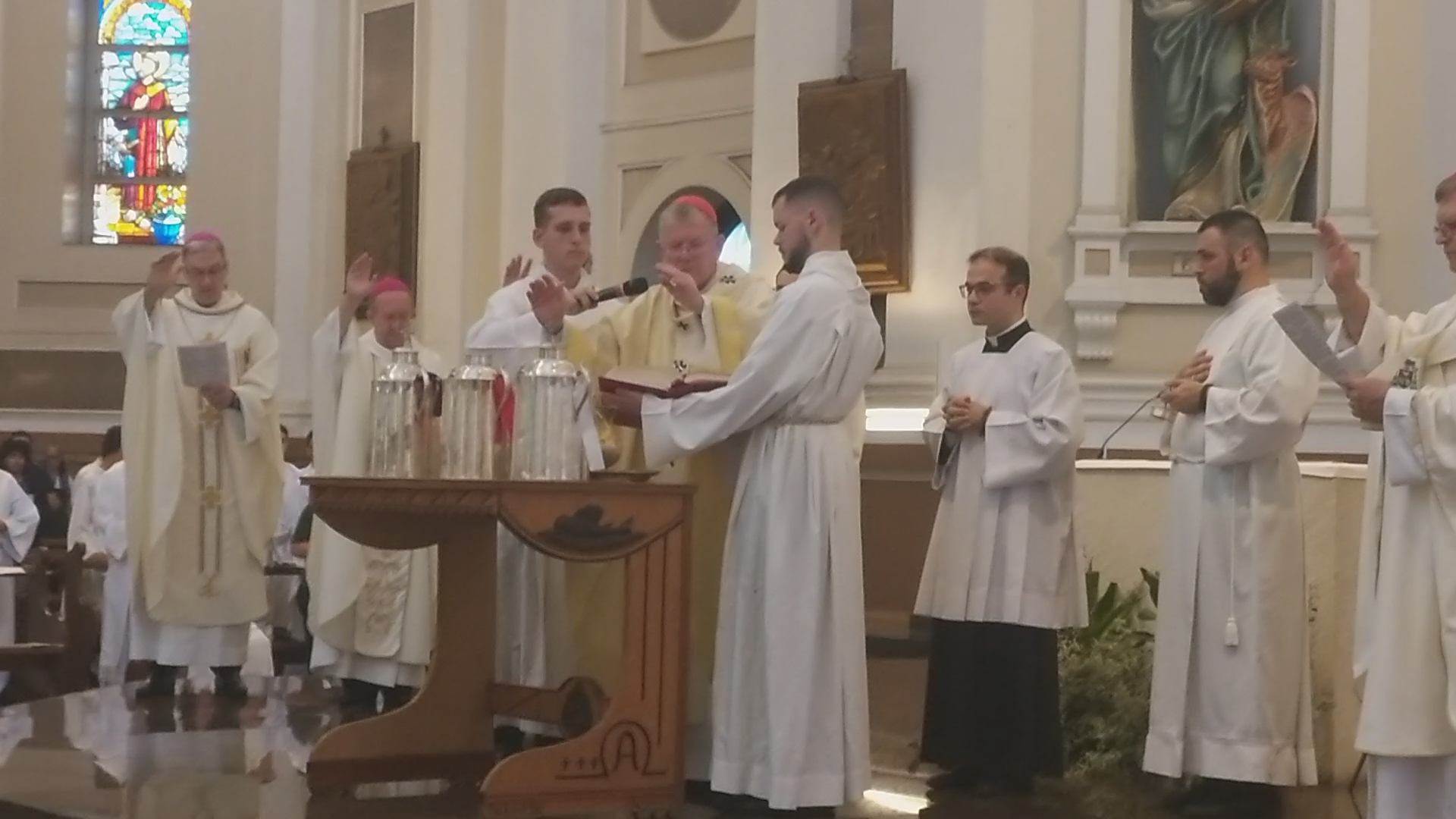 Missa do Crisma reúne clero e marca unidade da Igreja em Porto Alegre