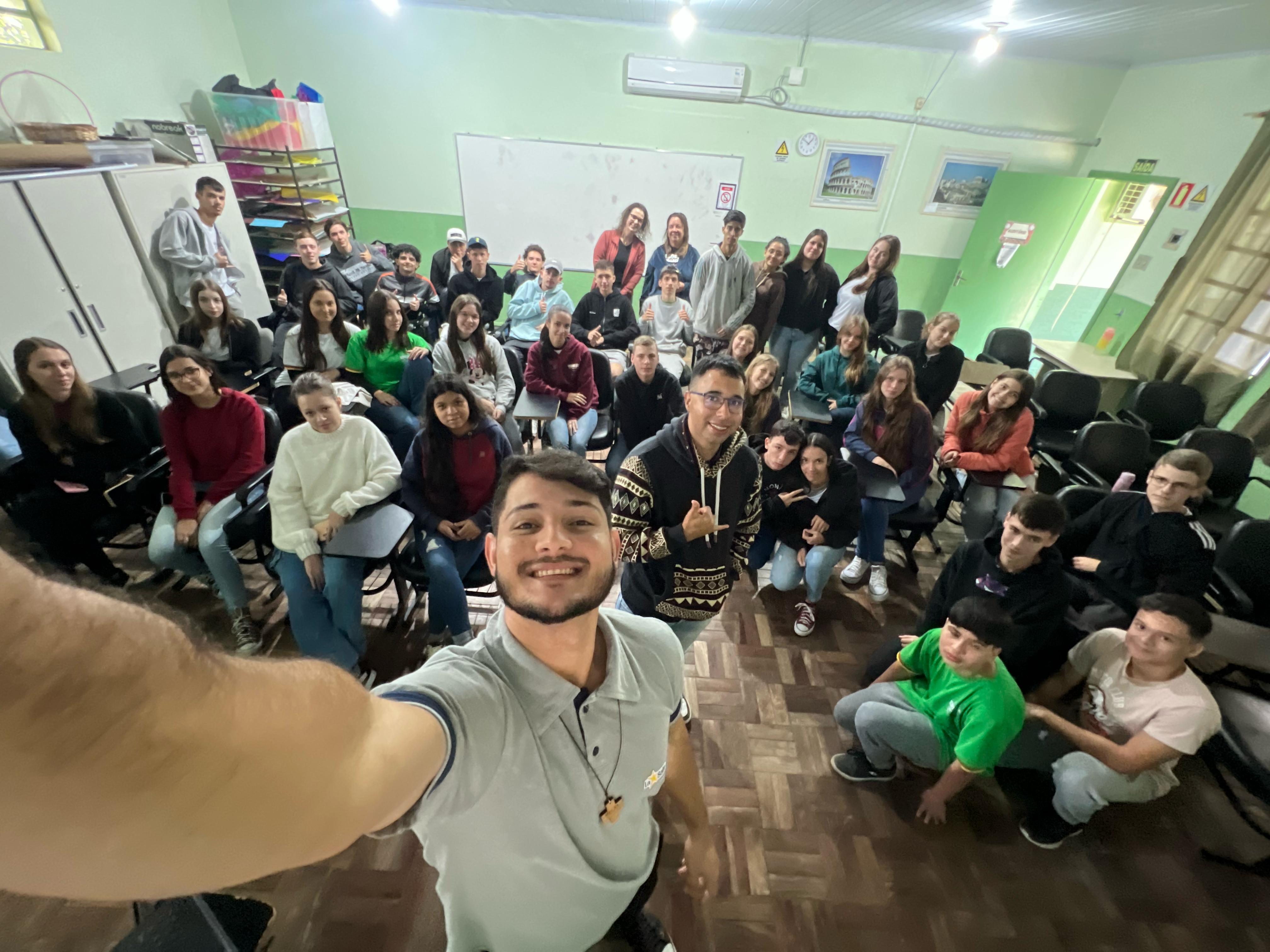 Irmãos Lassalistas vivem experiência missionária na Paróquia Santa Ana do Sertão Santana durante a Semana Santa