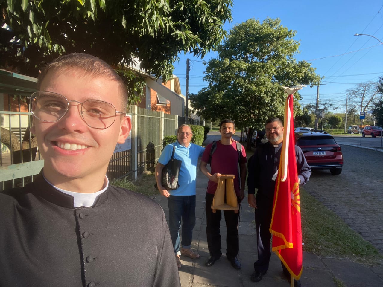 Primeiras visitas com a Bandeira do Divino marcam início das peregrinações
