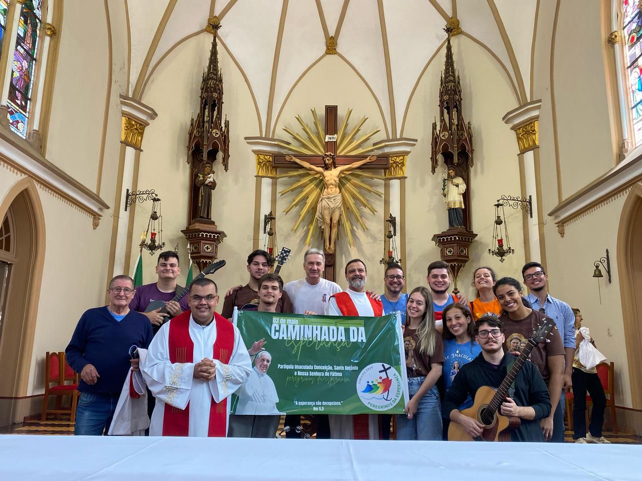 Paróquias de Canoas realizam peregrinação jubilar marcada pela fé e pela esperança