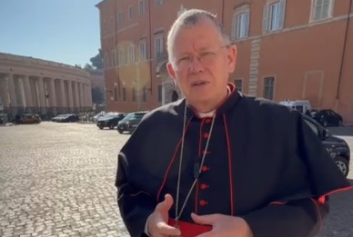 Dom Jaime Cardeal Spengler manda mensagem ao povo antes de entrar para o Conclave