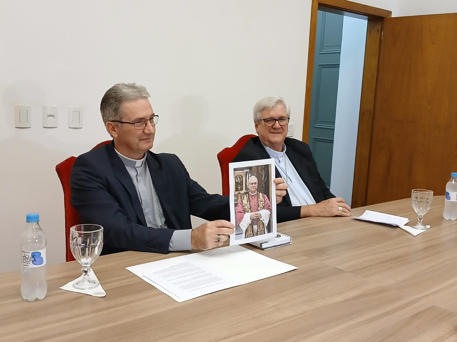 Bispos auxiliares de Porto Alegre realizam coletiva sobre o novo Papa 