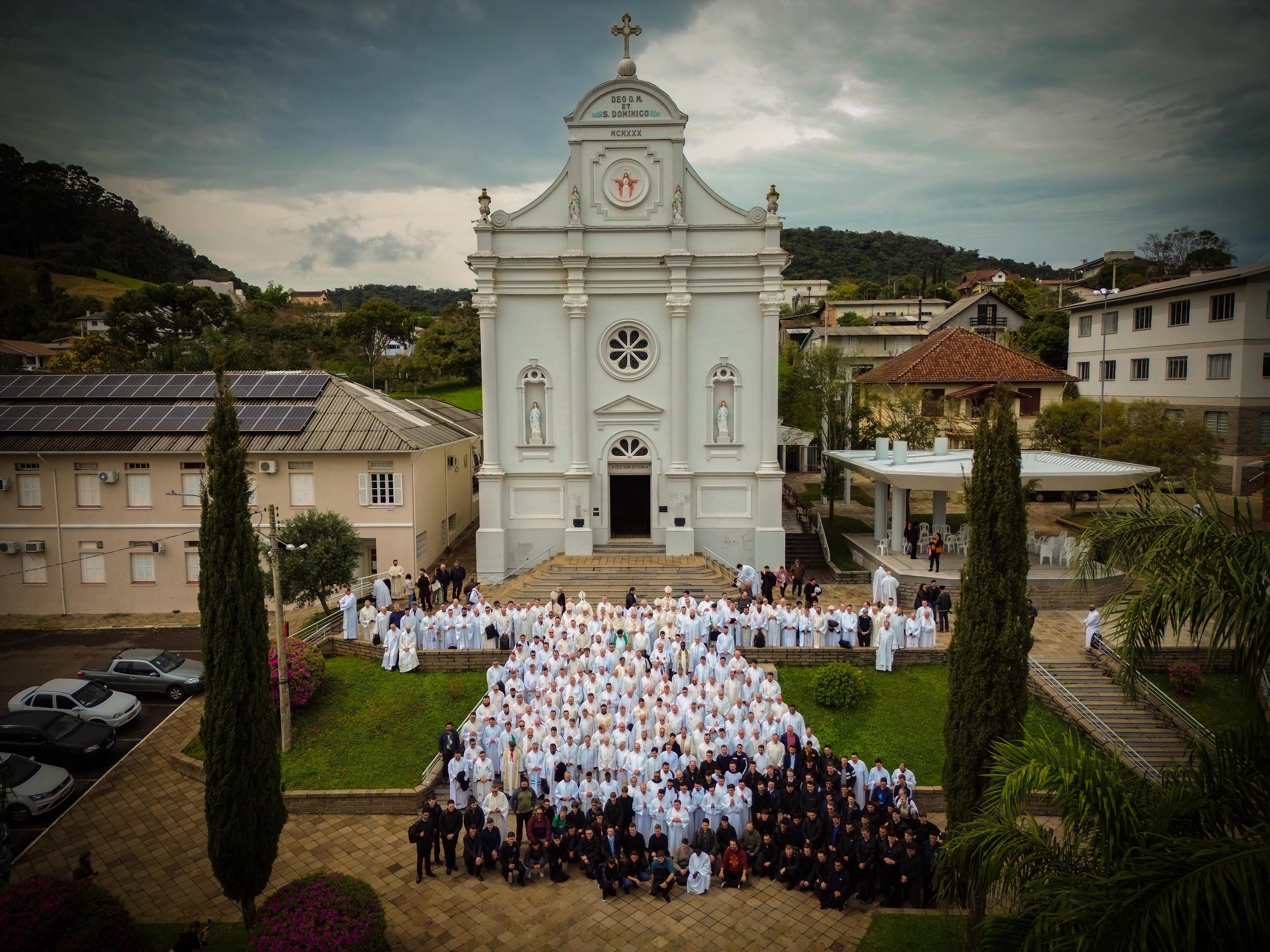 2ª Romaria dos Bispos, Presbíteros e Seminaristas reúne centenas de fiéis em Passo Fundo