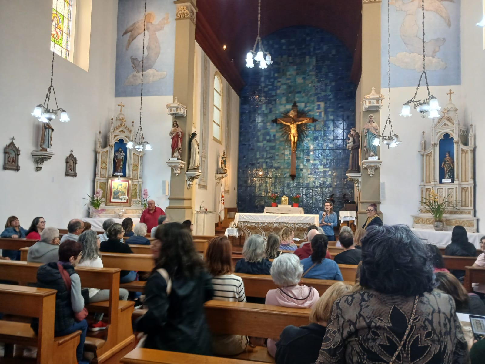 Visita cultural leva público a conhecer duas igrejas históricas da cidade