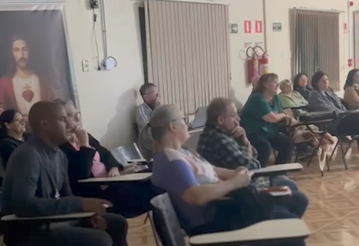 Comunidade reflete sobre cuidado e prevenção em encontro formativo na Paróquia Sagrado Coração de Jesus