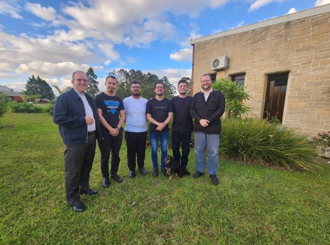 Futuros diáconos realizam retiro espiritual em preparação para a Ordenação
