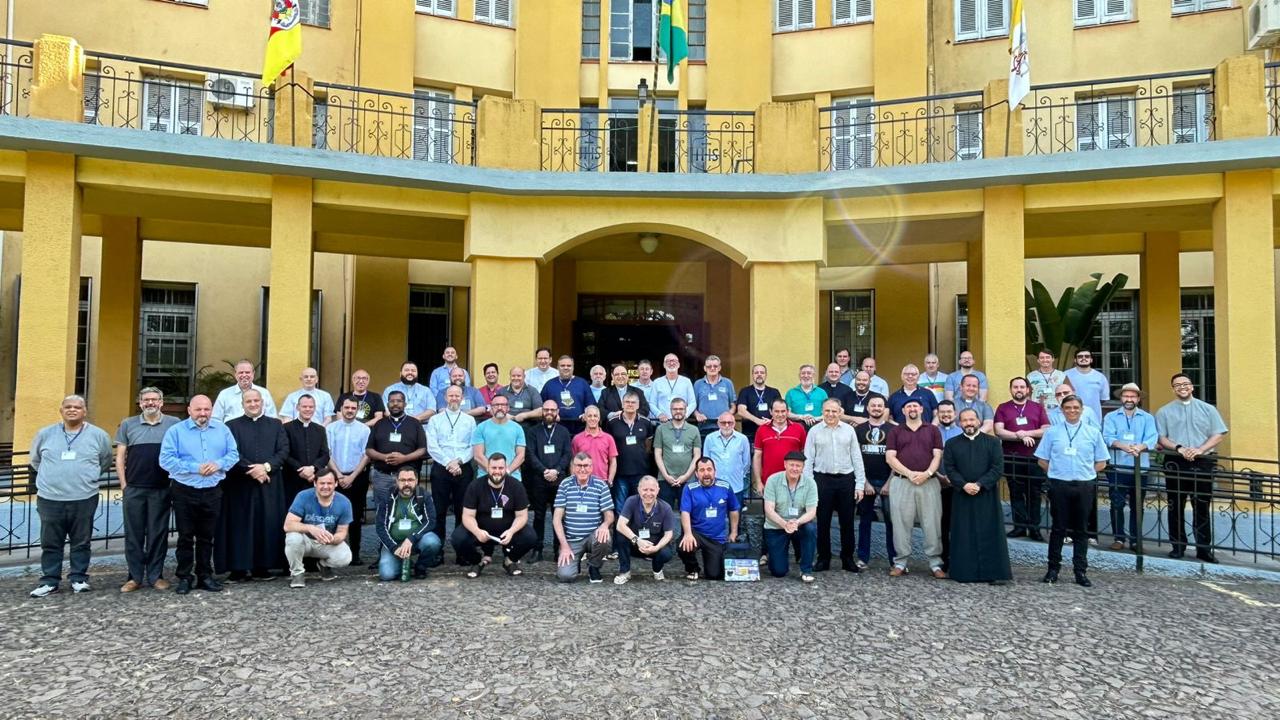 Presbíteros refletem sobre missão da Igreja no mundo digital durante encontro regional