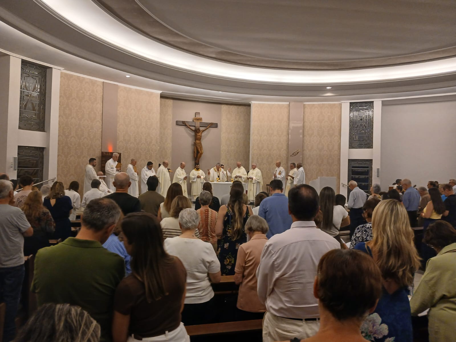 Paróquia Nossa Senhora do Perpétuo Socorro celebra dedicação e consagração do altar