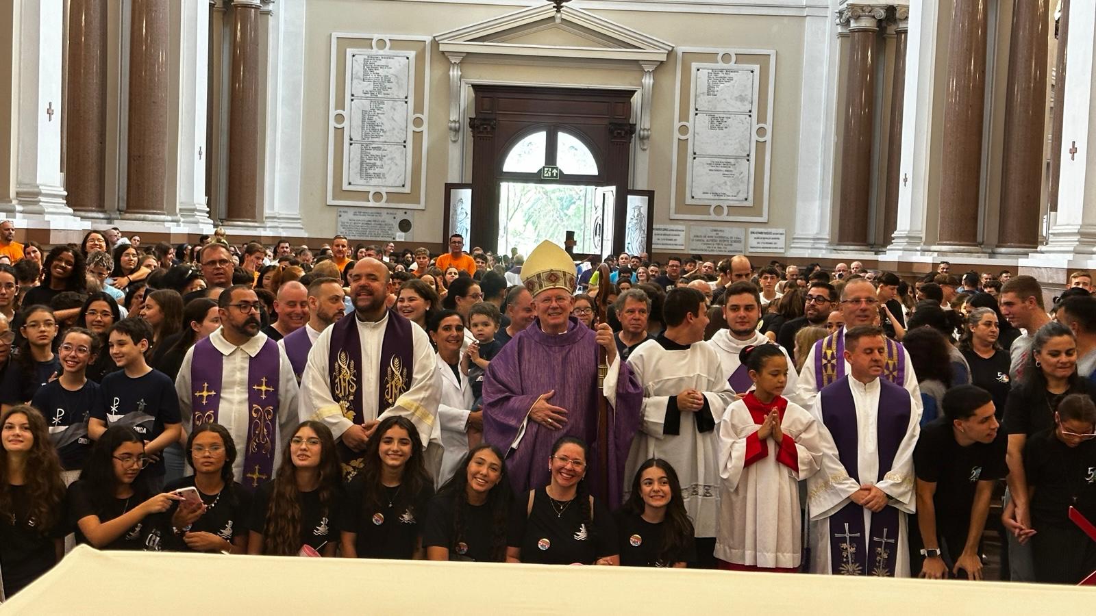 Cerca de 900 jovens participam do ArquiOnda na Catedral Metropolitana de Porto Alegre