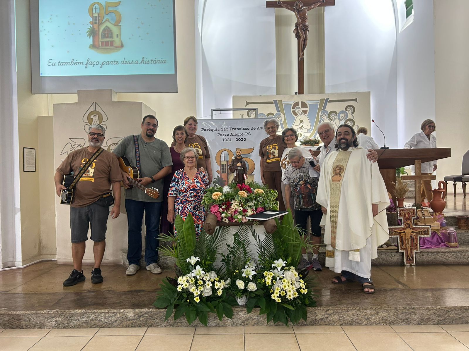 Paróquia São Francisco de Assis celebra 95 anos com missa e confraternização comunitária