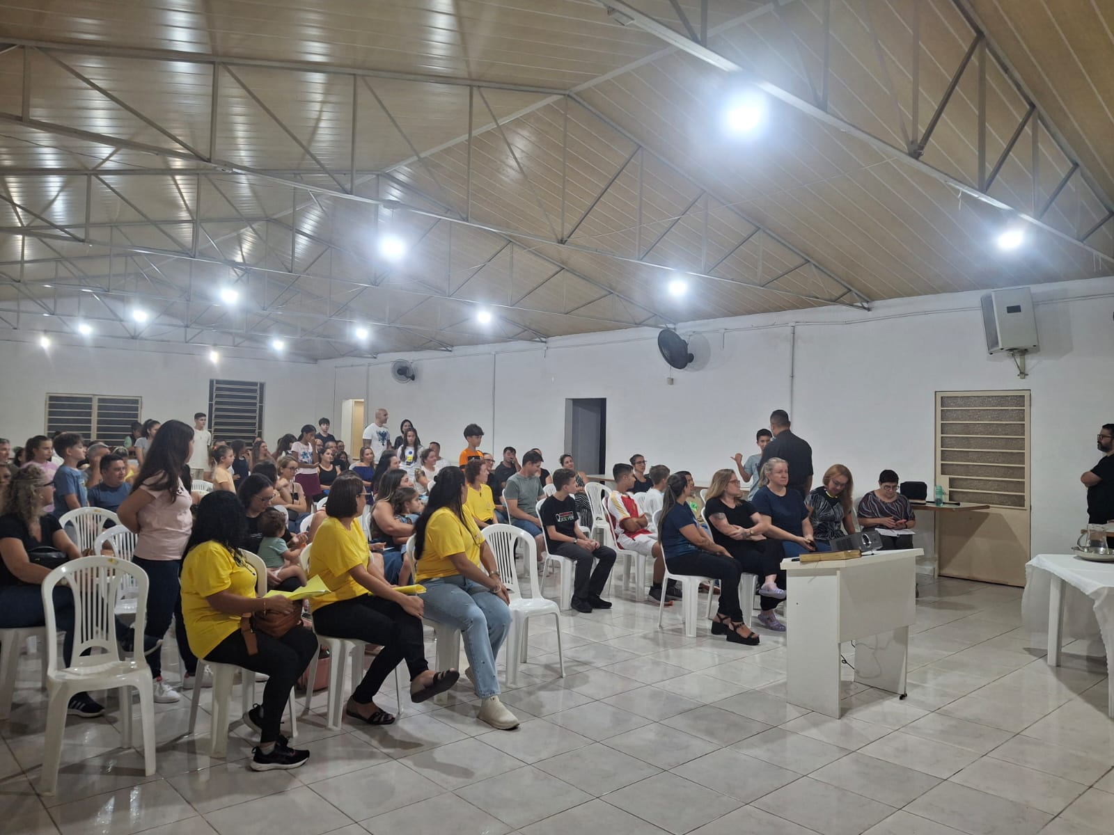 Paróquia Menino Jesus de Praga realiza encontro com pais da catequese em Porto Alegre