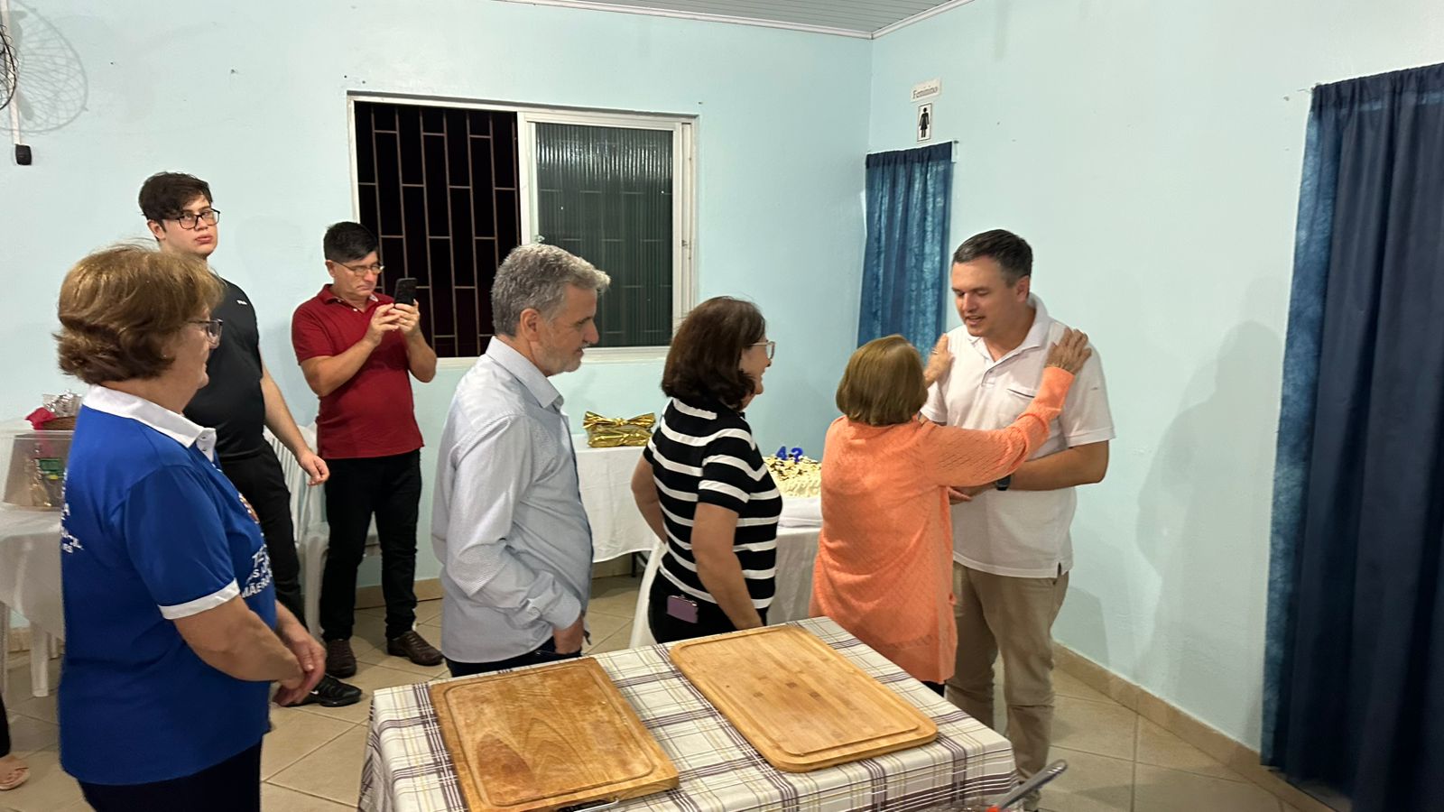 Comunidade celebra aniversário do pároco com confraternização surpresa em Arroio dos Ratos