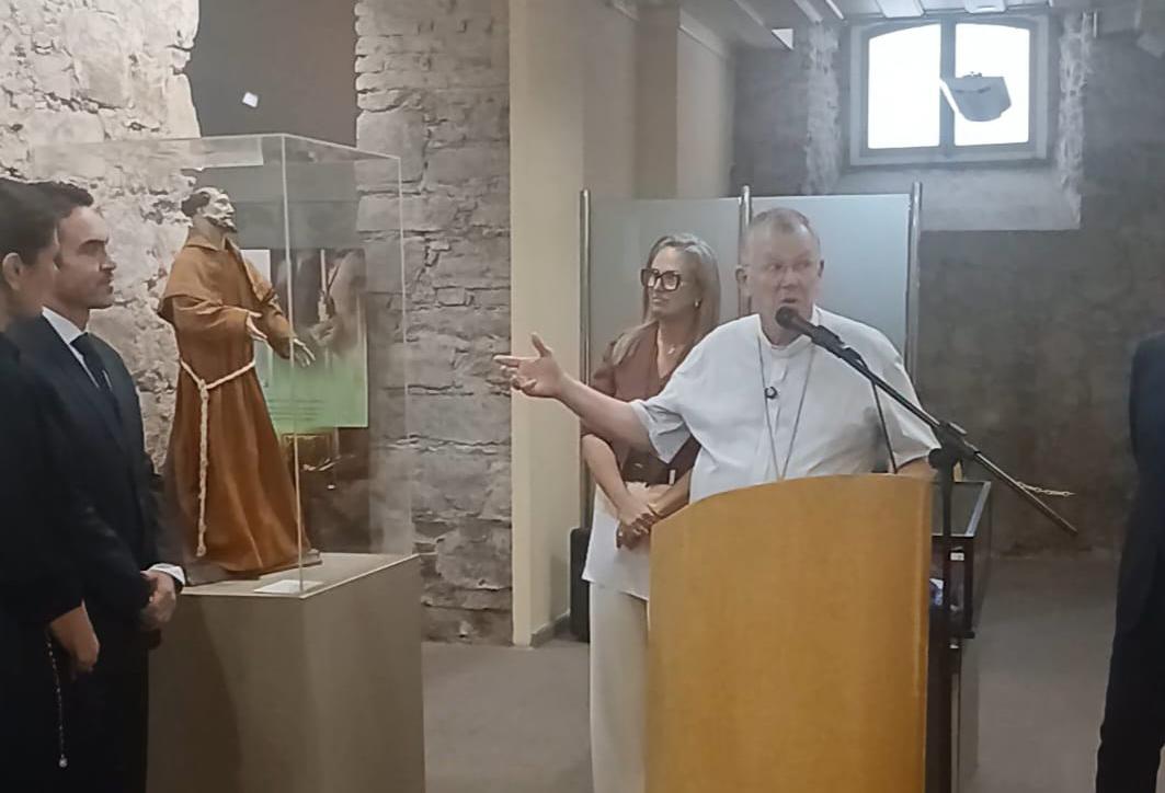 Exposição reúne relíquias raras e celebra 255 anos da fé católica em Porto Alegre