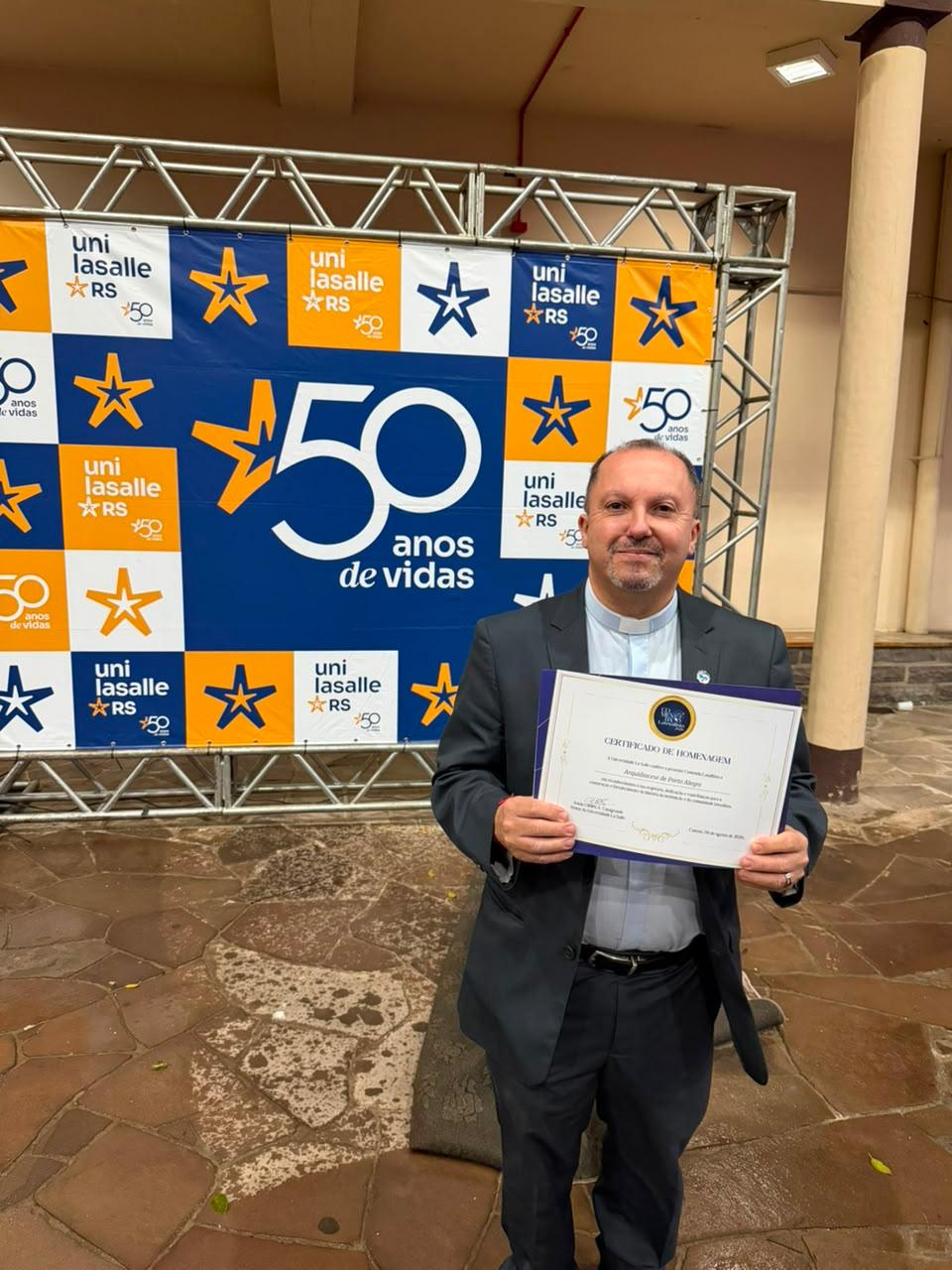 Arquidiocese de Porto Alegre recebe Comenda Lassalista pelos 50 anos da Universidade La Salle