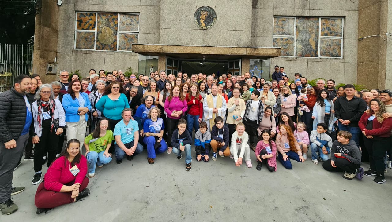 Paróquia Santo Antônio reúne cerca de 300 pessoas em celebração à Semana Nacional da Família