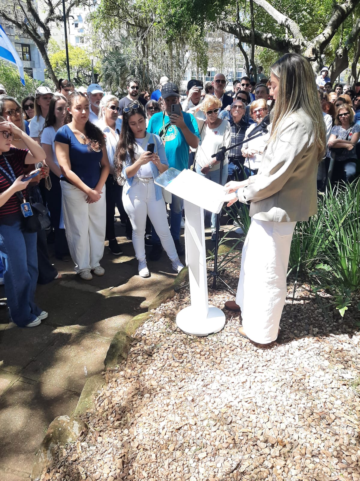 Pe. Blásio representa a Arquidiocese em ato em memória das vítimas de 7 de outubro