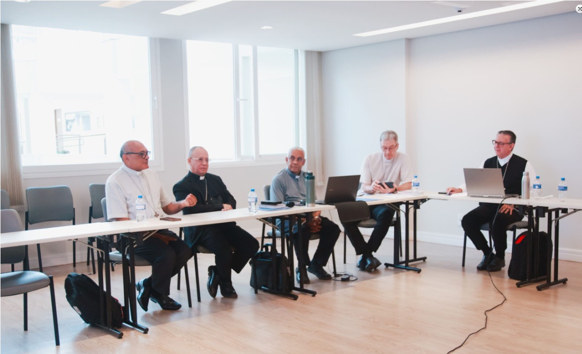 Dom Juarez participa de encontro nacional sobre comunicação e ecologia digital