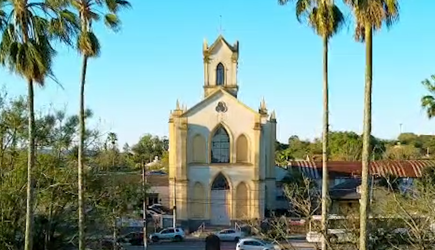 Paróquia Nossa Senhora de Belém prepara revestimento de pedras na Igreja 